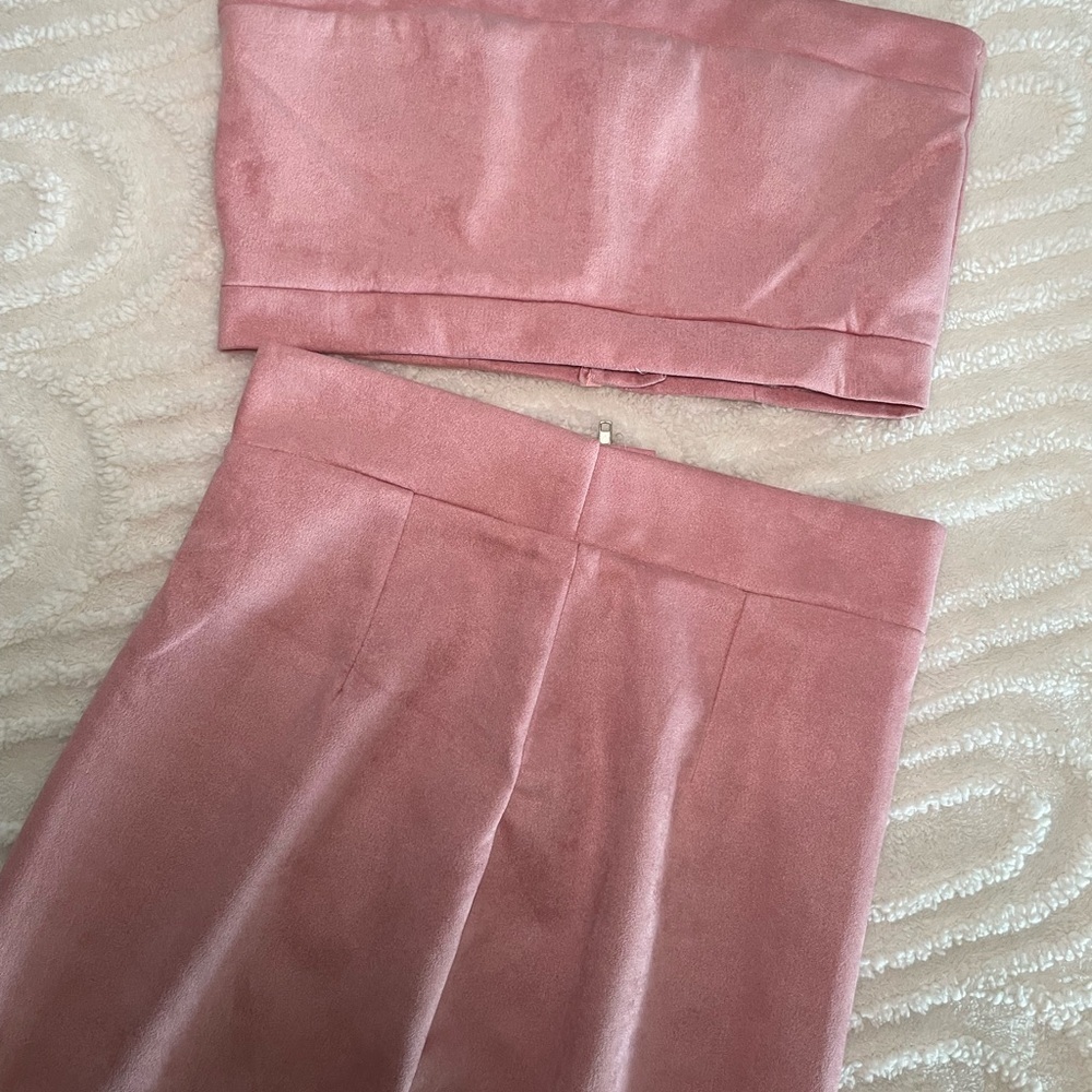 ♥️ Pink velvet, two-piece pencil skirt set with matching crop top - Picture 3 of 7